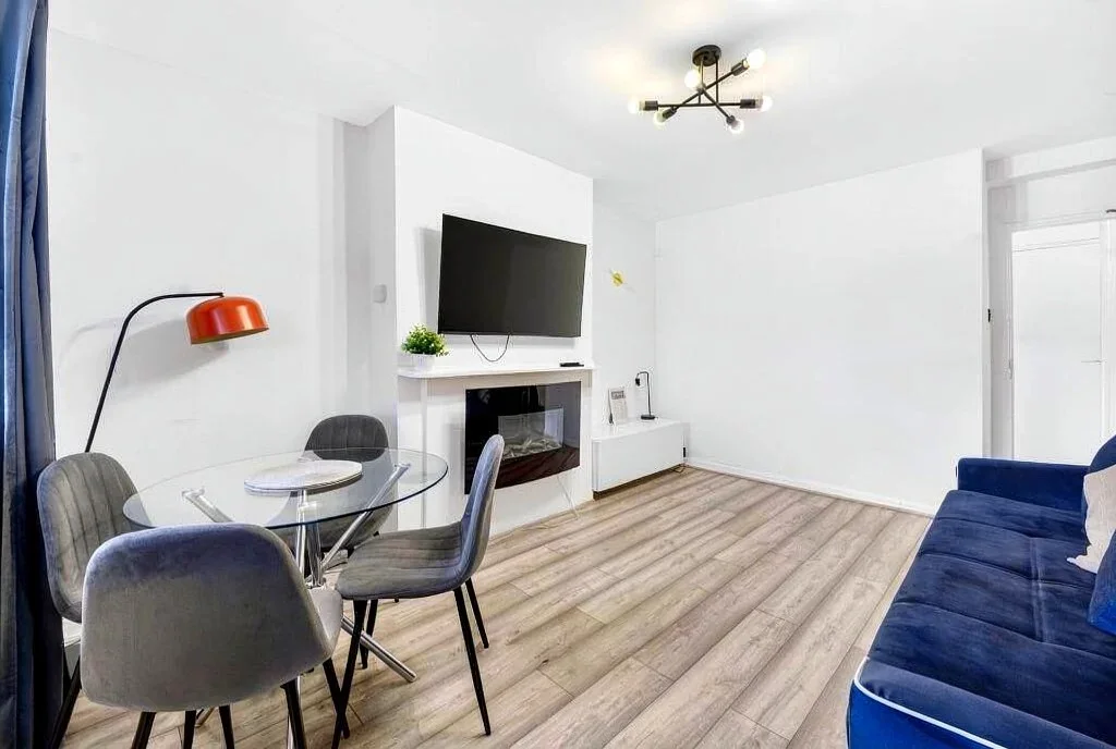 Flat Abbess Close in Greater London