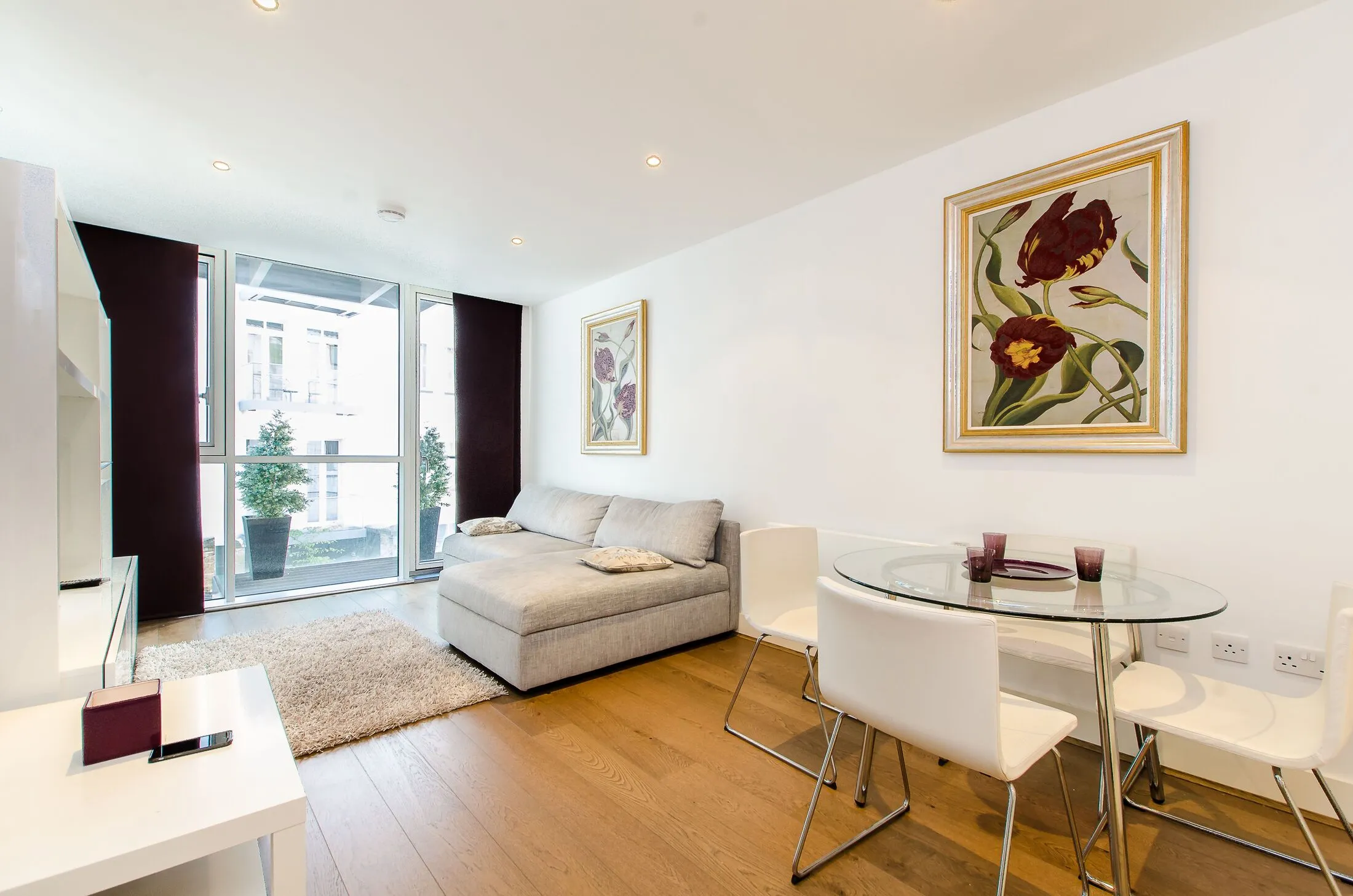 Flat Bridle Mews in Greater London