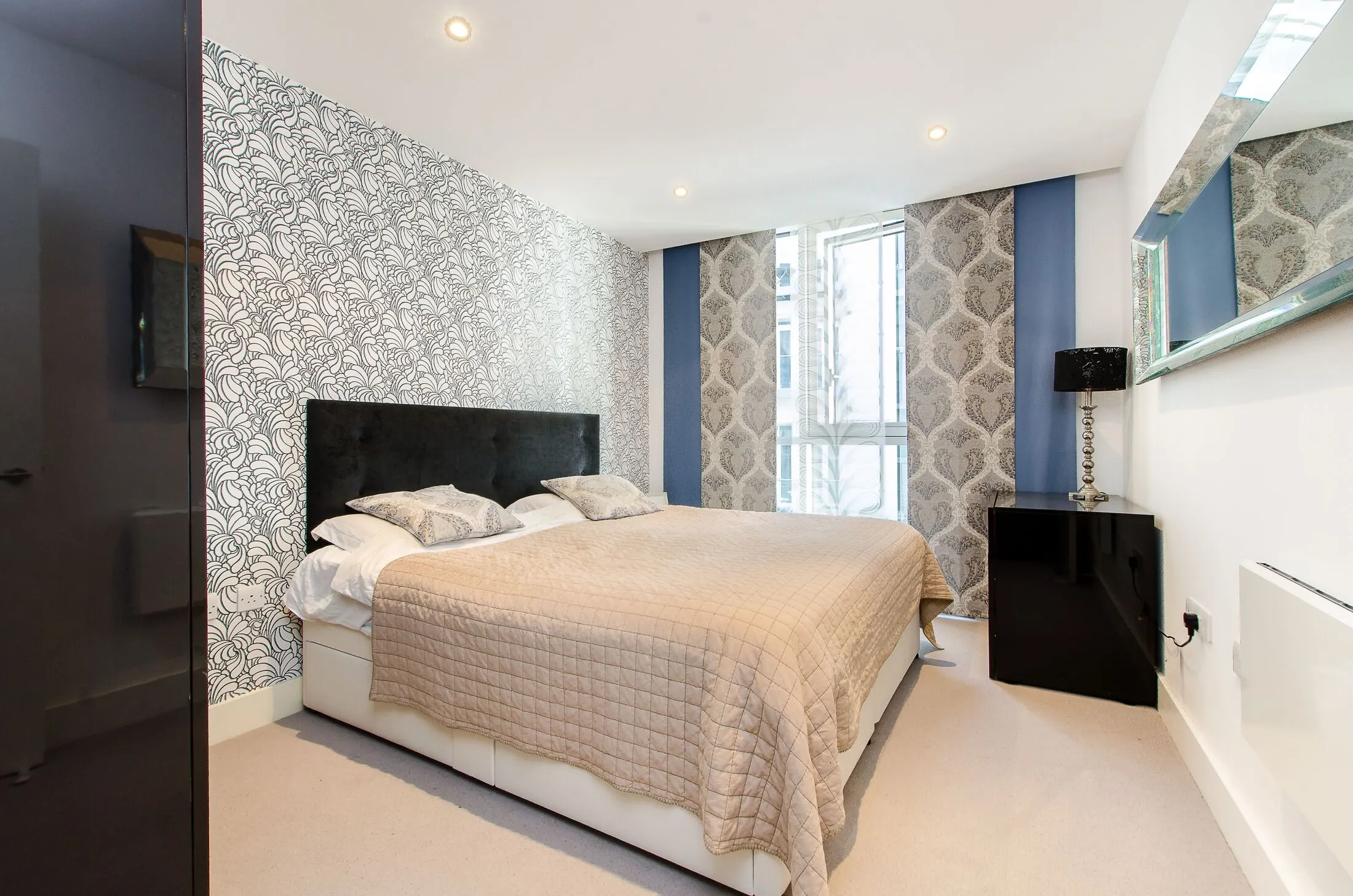 Flat Bridle Mews in Greater London