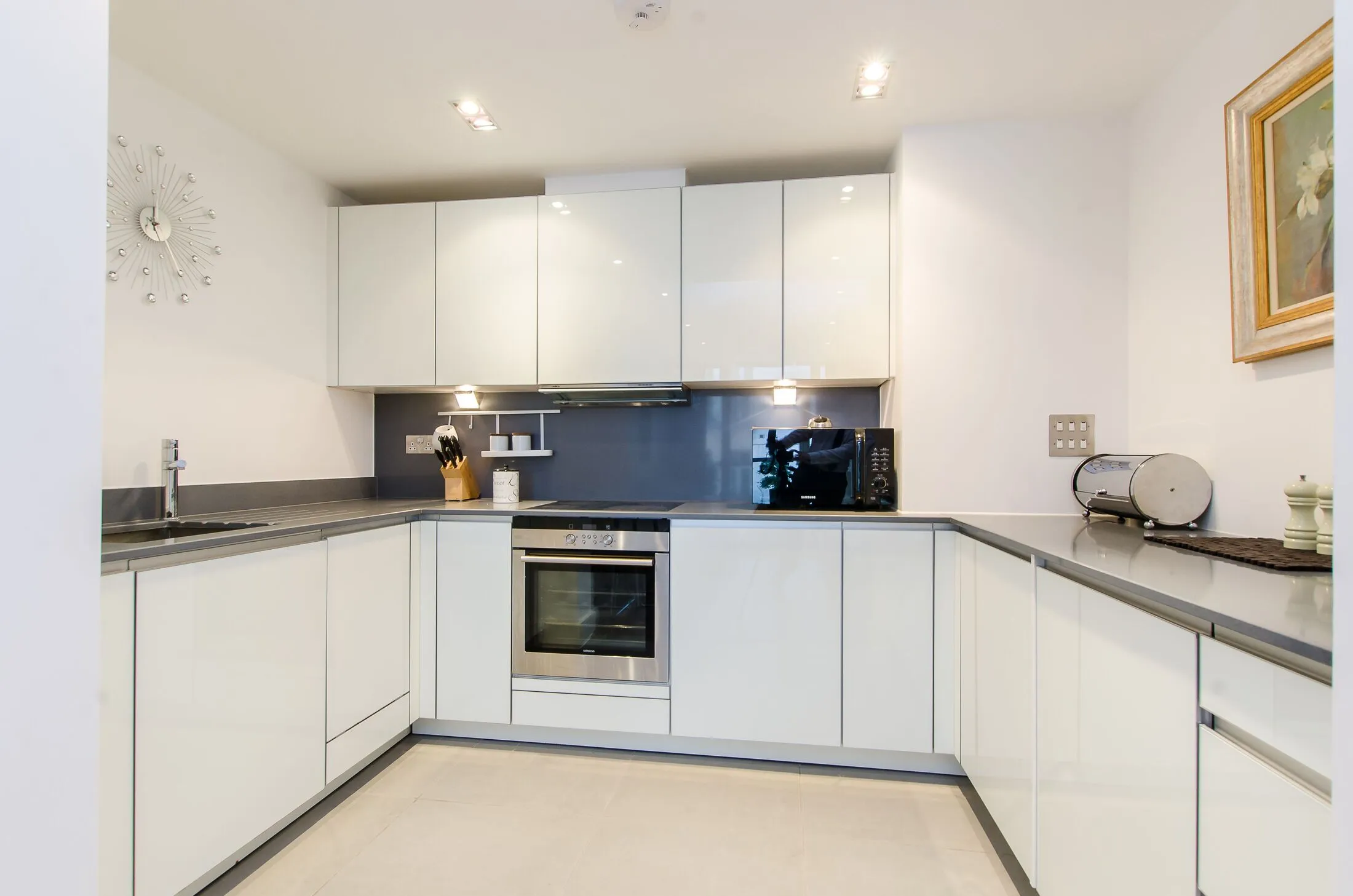 Flat Bridle Mews in Greater London
