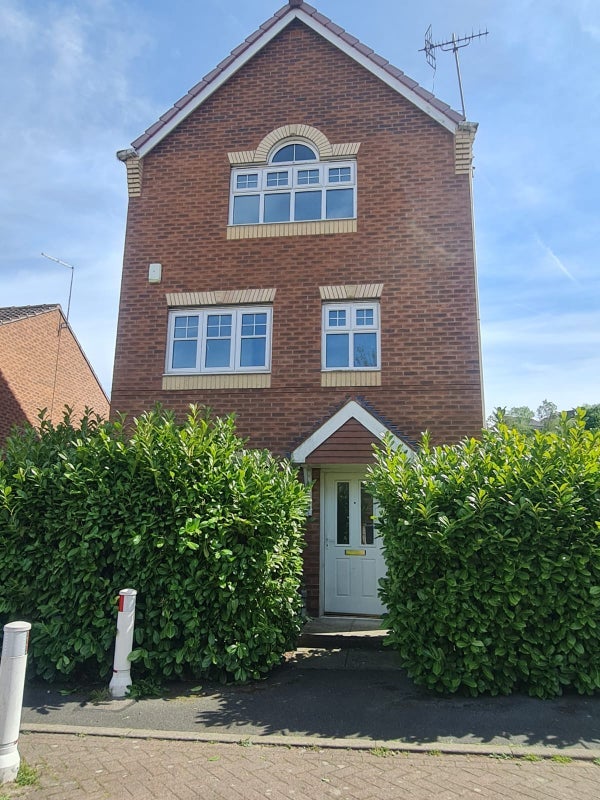 House Sapphire Street in Mansfield