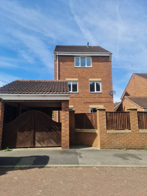 House Sapphire Street in Mansfield