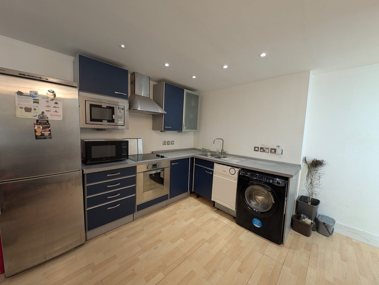 Flat Rotherhithe Street in Greater London