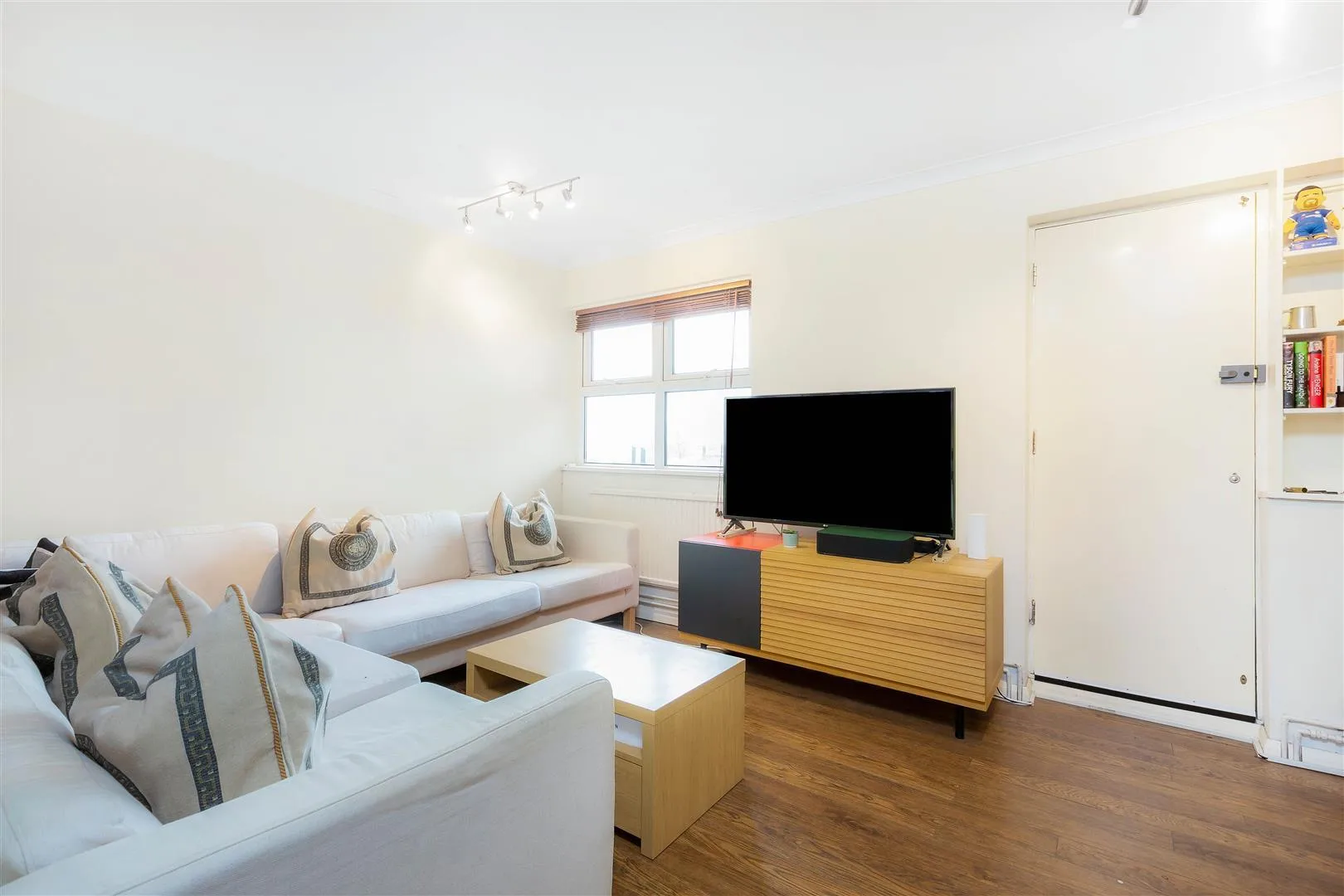 Flat Clifford Avenue in Greater London