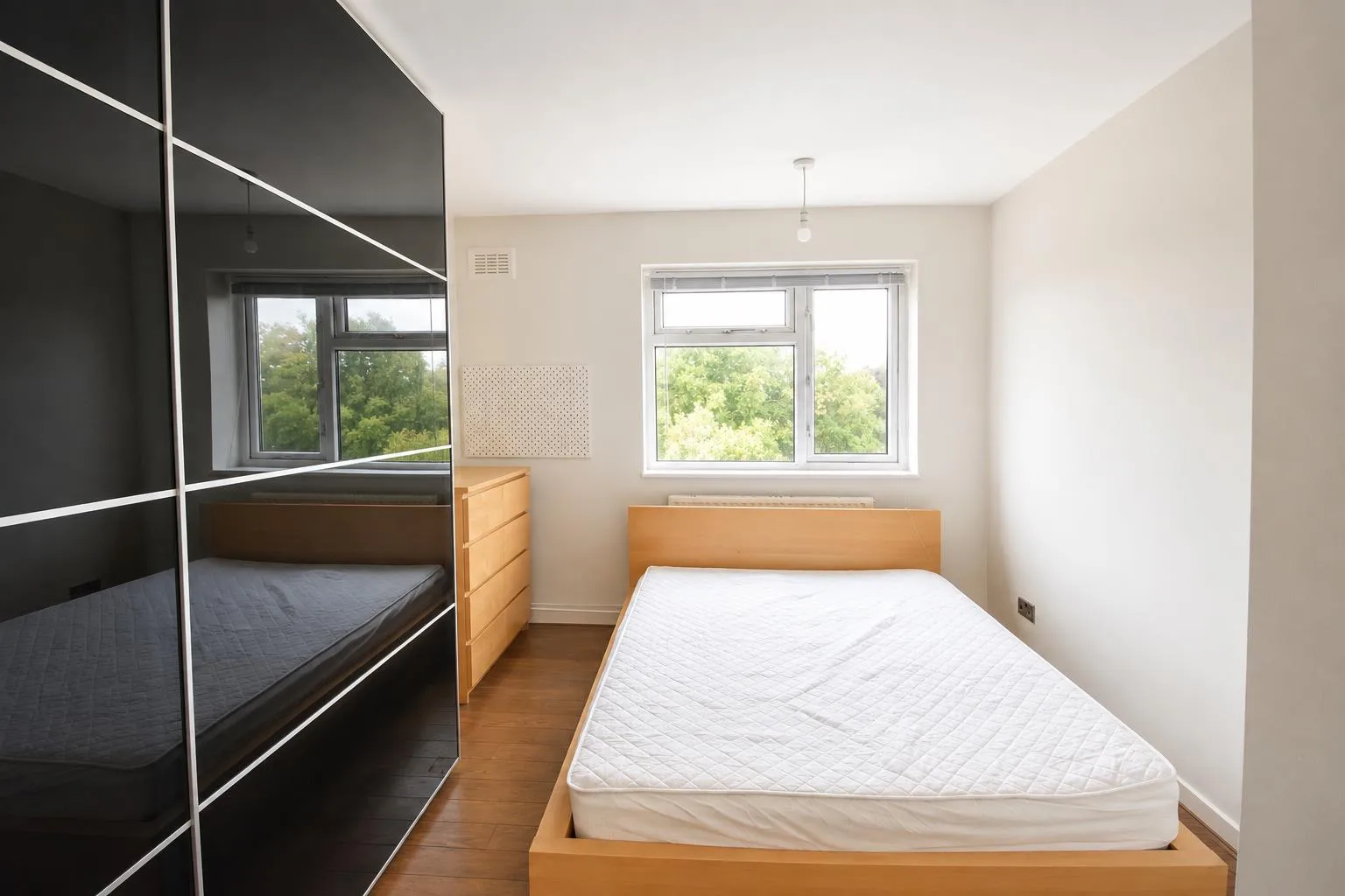 Flat Clifford Avenue in Greater London