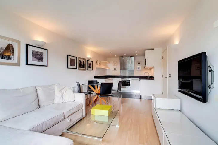 Flat Argyll Road in Greater London