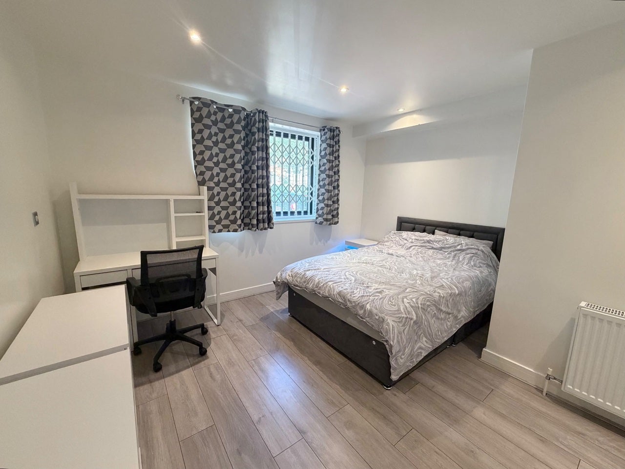Room Mowbray Road in Greater London