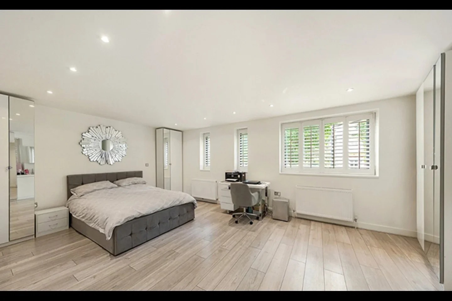 Room Mowbray Road in Greater London