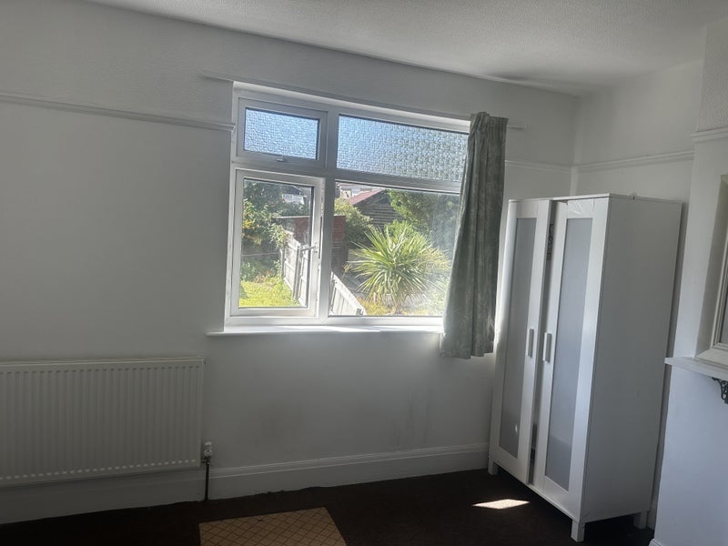 Room Eastlyn Road in Bristol