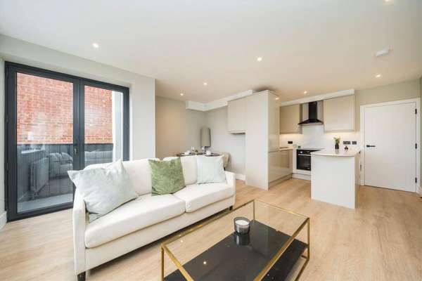Flat Nursery Road in Greater London