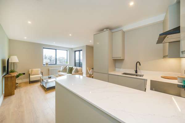 Flat Nursery Road in Greater London