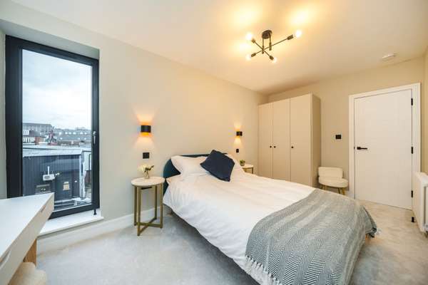 Flat Nursery Road in Greater London