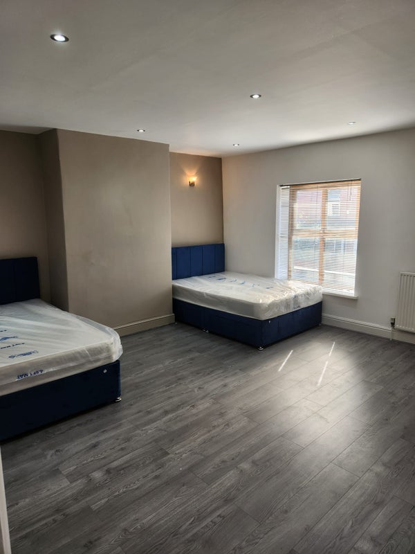 Room Tonge Moor Road in Bolton