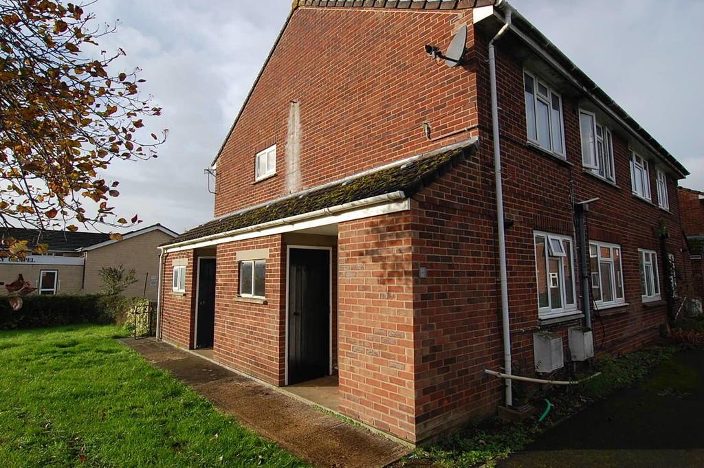 Flat Queensway in Melksham