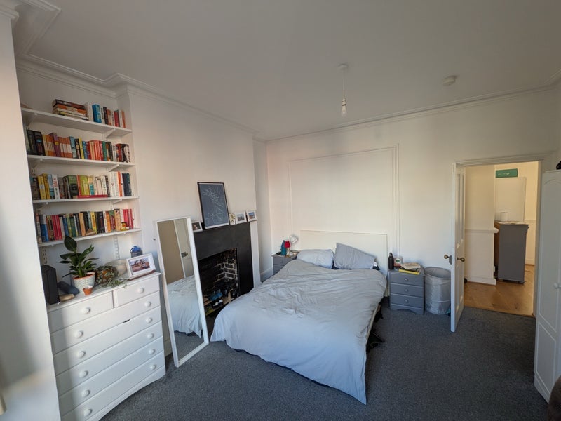 Room Saltoun Road in Greater London
