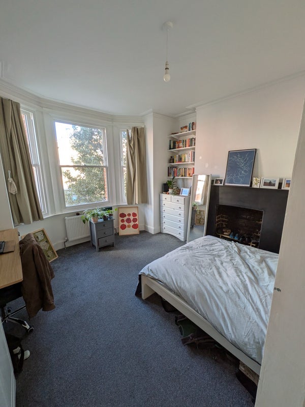 Room Saltoun Road in Greater London