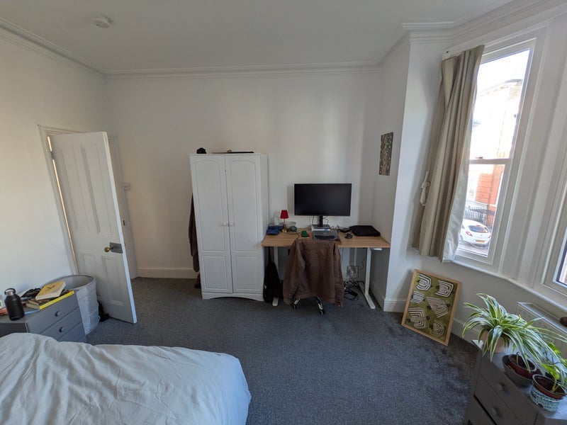 Room Saltoun Road in Greater London