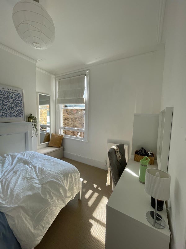 Room Abbeville Road in Greater London