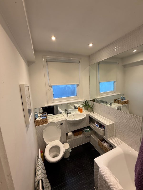 Room Abbeville Road in Greater London