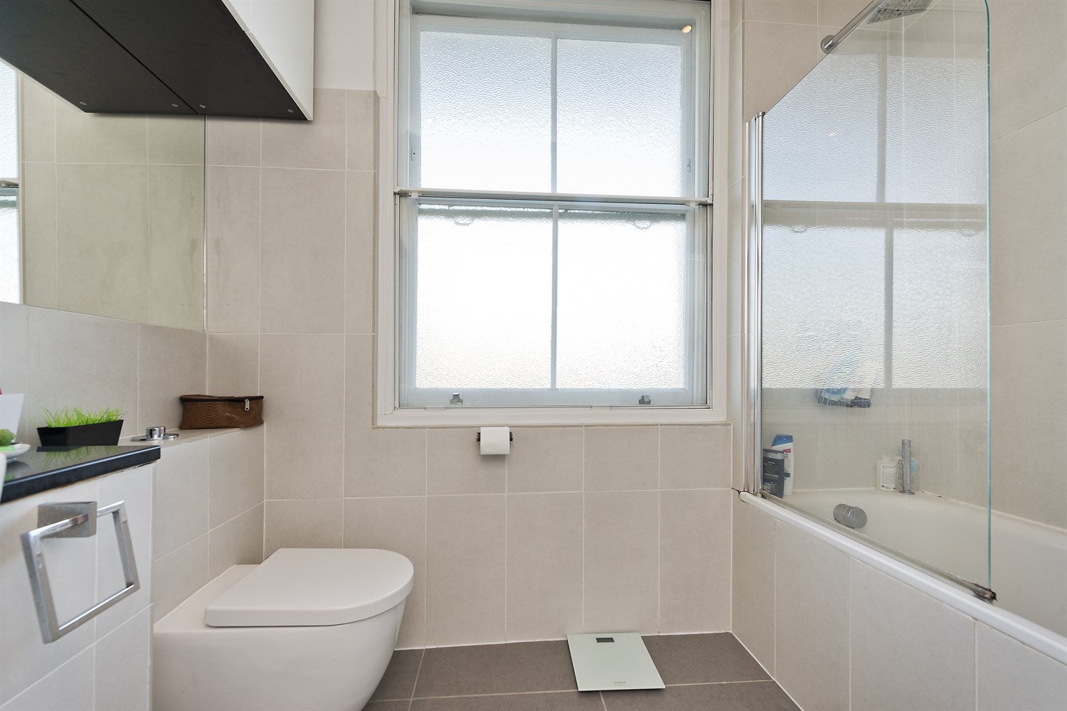 Flat Lancaster Road in Greater London