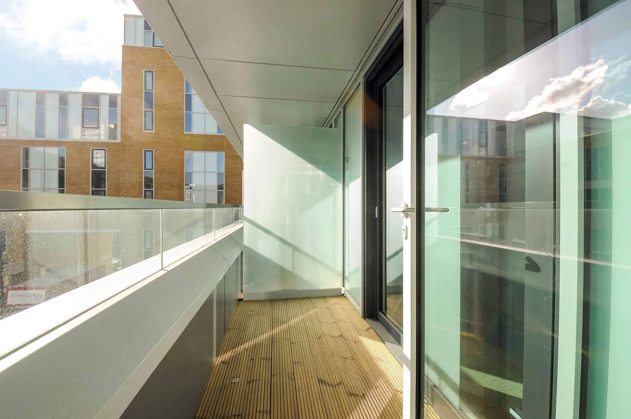Flat Garratt Lane in Greater London