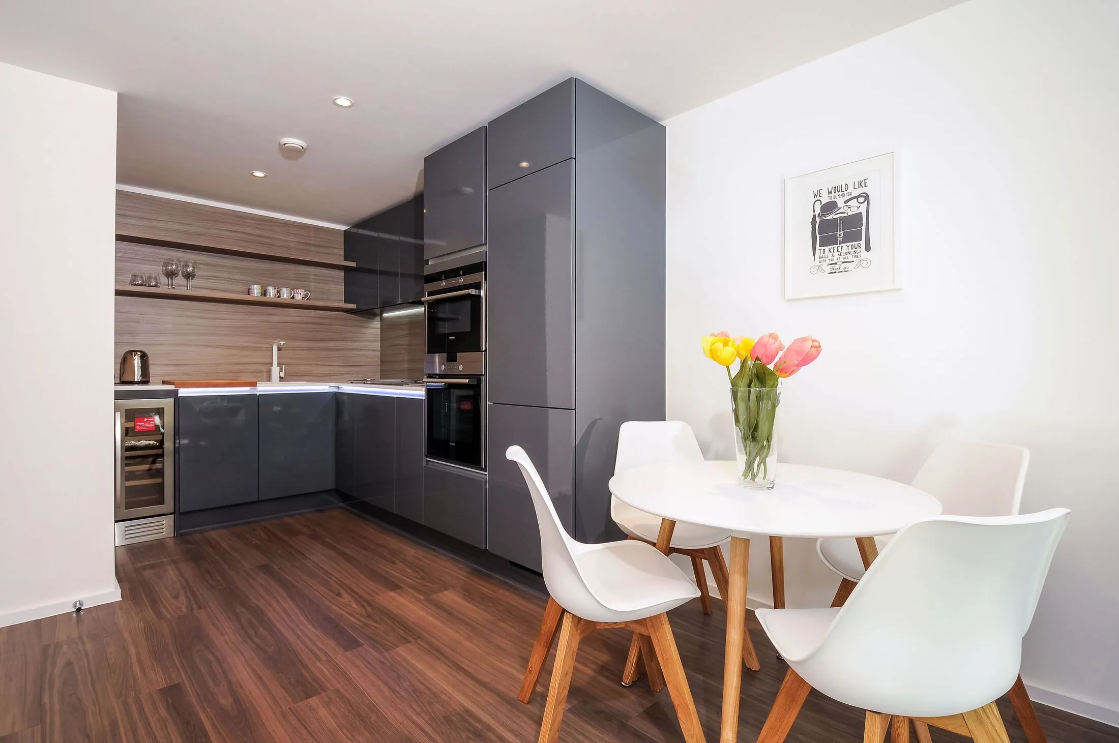 Flat Garratt Lane in Greater London