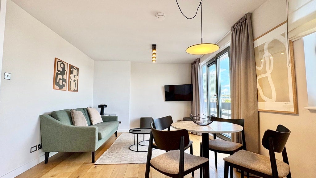 Flat Charlotte Street in Greater London