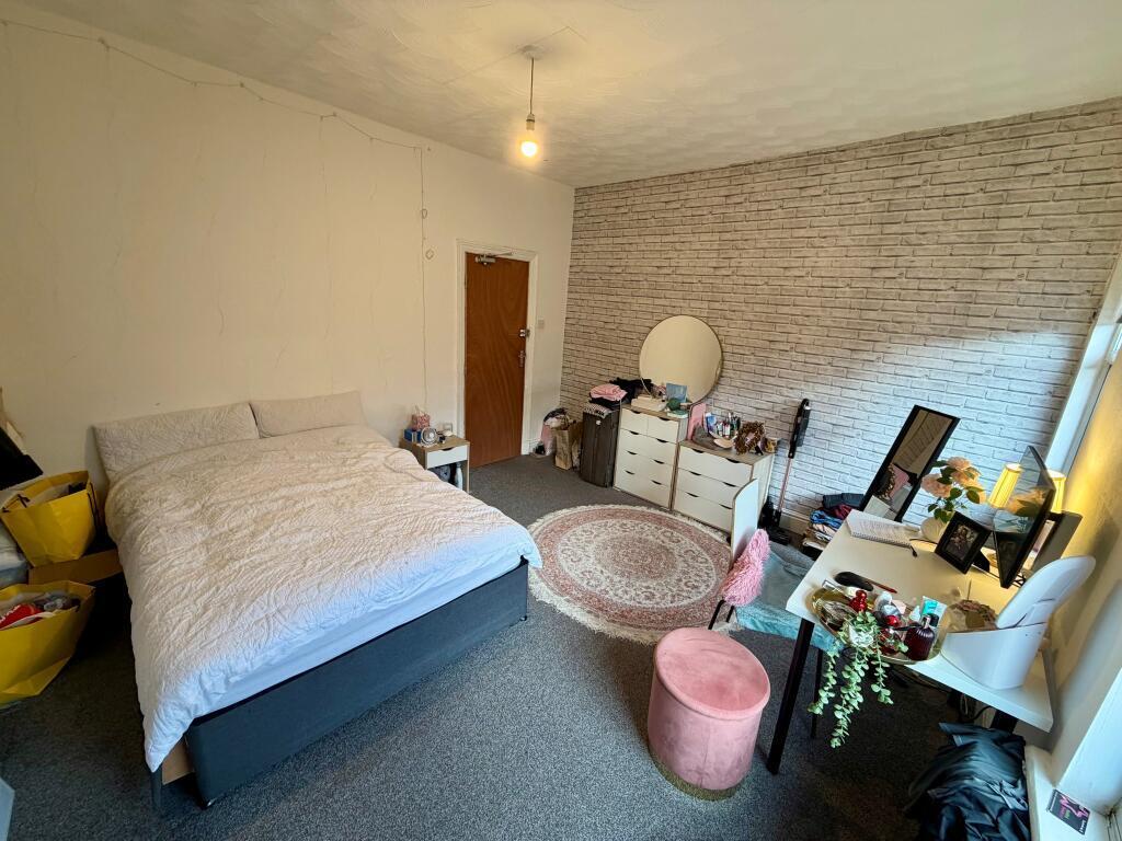 Room Cawdor Road in Manchester