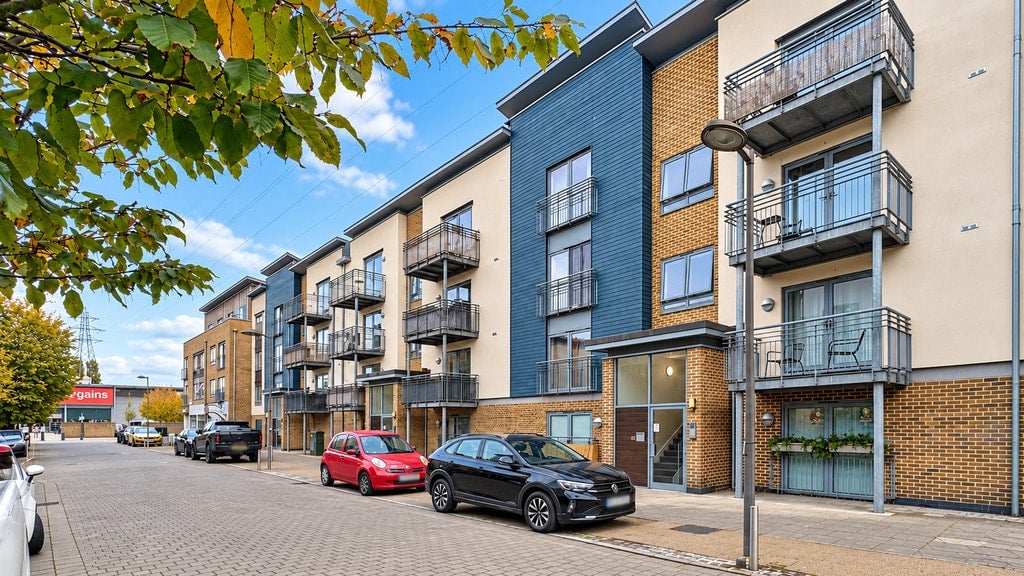 Flat Quayside Drive in Colchester