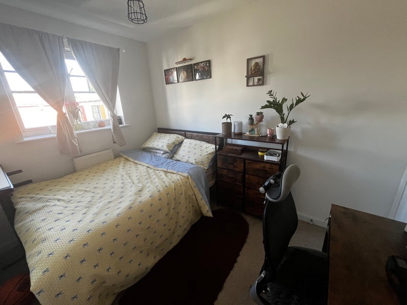 Room Lacock Gardens in Maidstone
