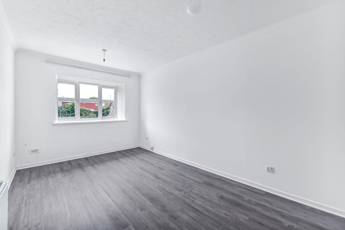 Flat Cook Square in Greater London