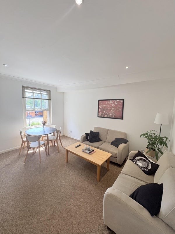 Room Union Street in Greater London