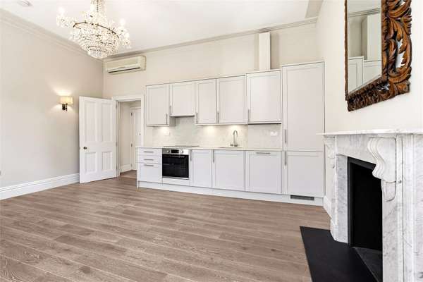 Flat Old Brompton Road in Greater London