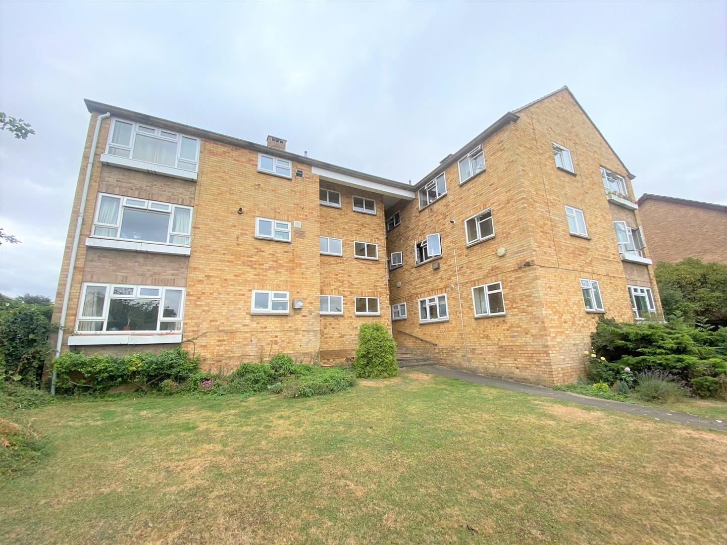 Flat Cornwall Road in Greater London