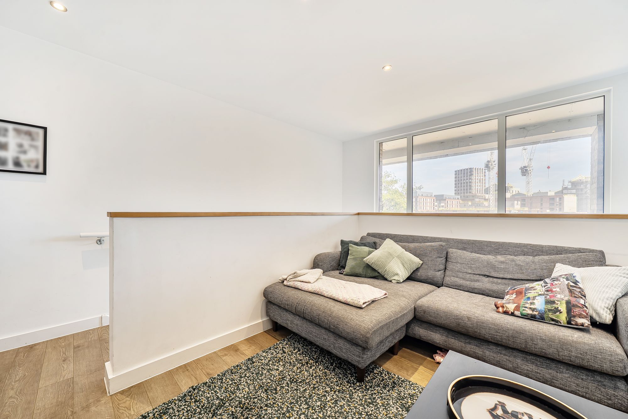Flat Nicholson Square in Greater London