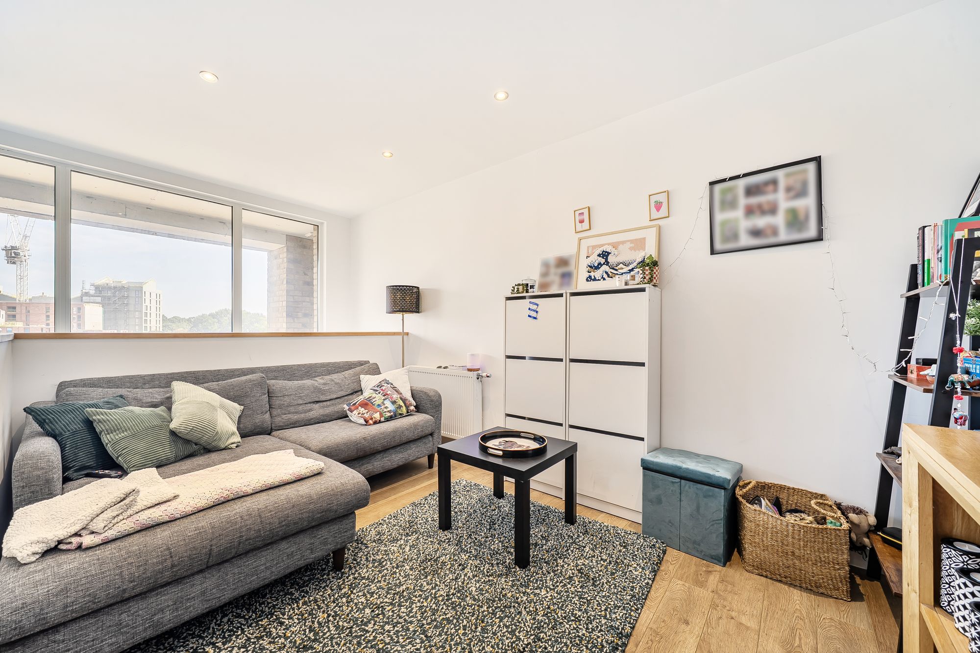 Flat Nicholson Square in Greater London