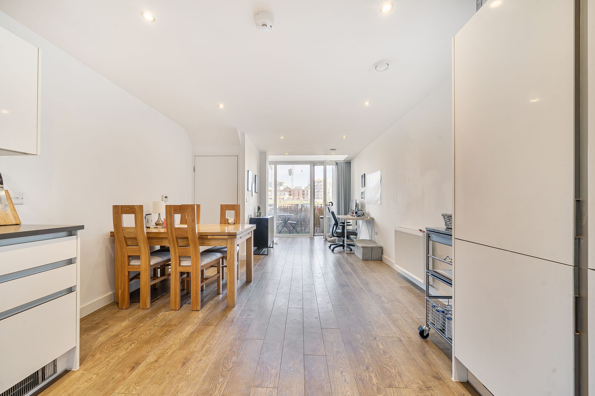 Flat Nicholson Square in Greater London