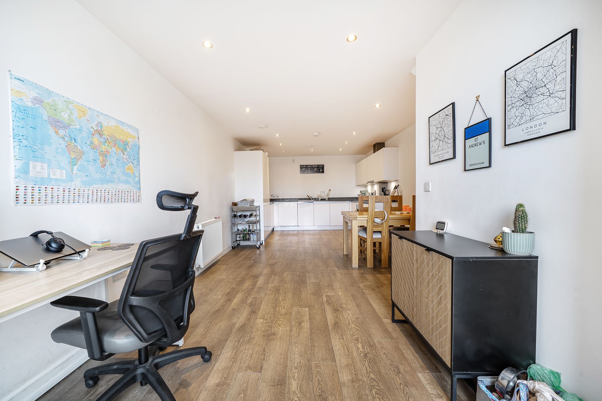Flat Nicholson Square in Greater London