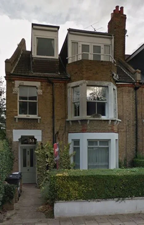 Flat Deronda Road in Greater London