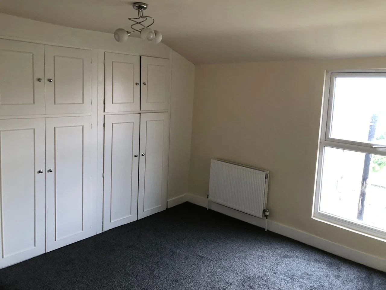 Flat Deronda Road in Greater London