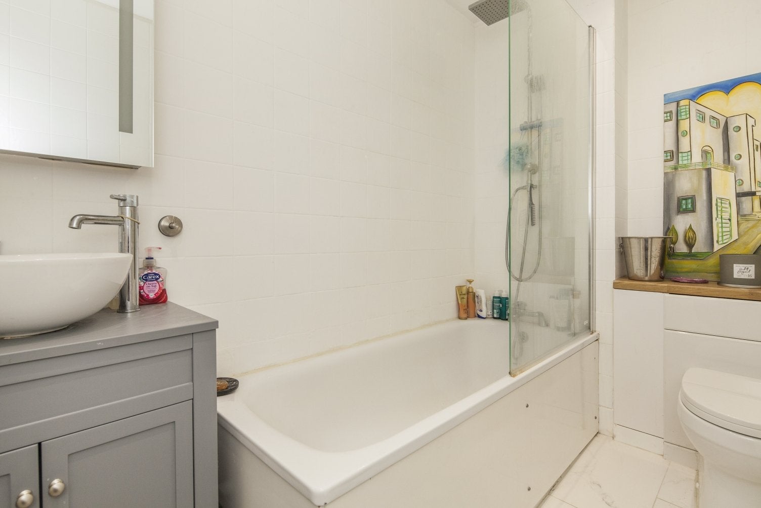 Flat Holmesdale Road in Greater London