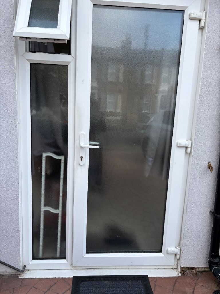 Flat Disraeli Road in Greater London