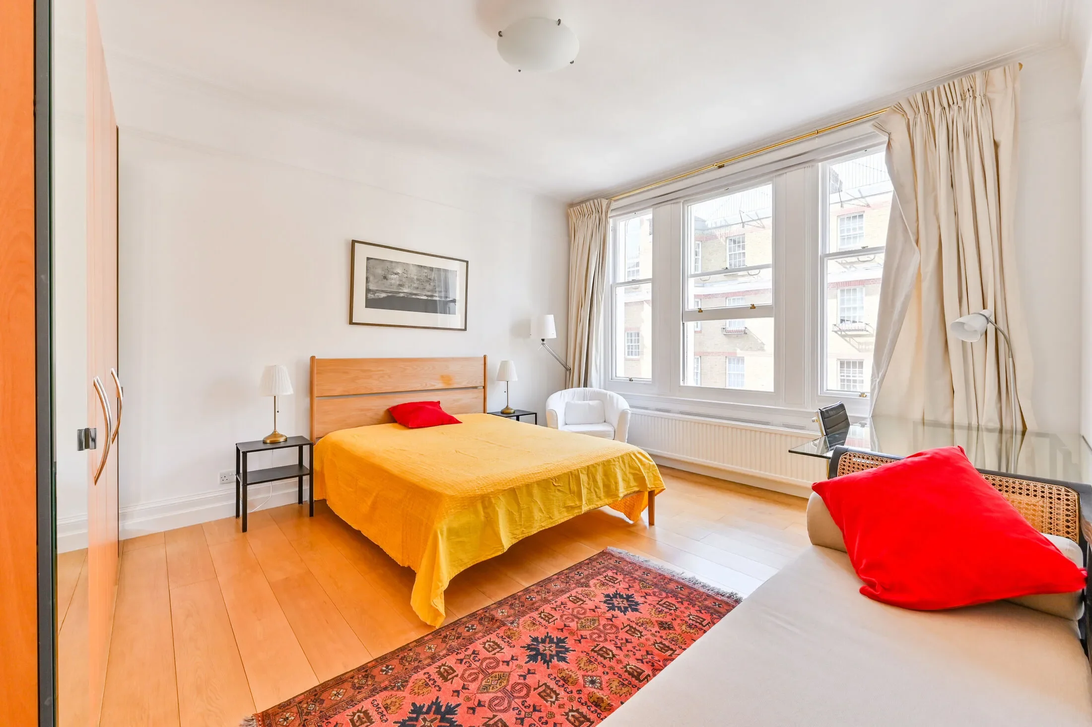 Flat Huntley Street in Greater London