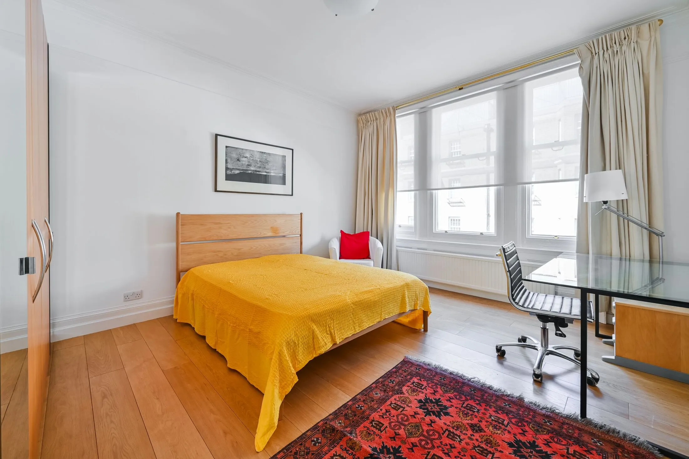 Flat Huntley Street in Greater London