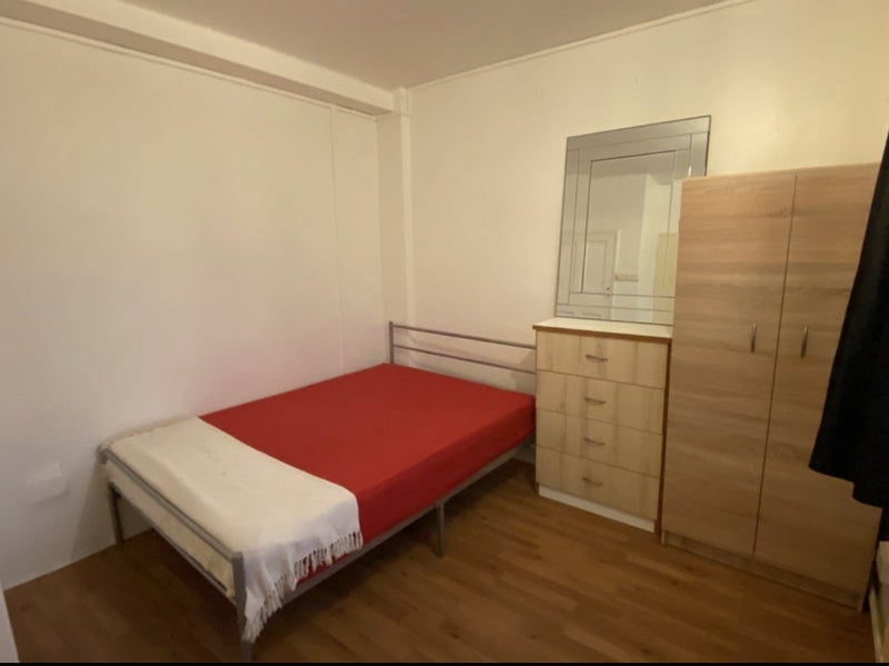 Room Poplar High Street in Greater London