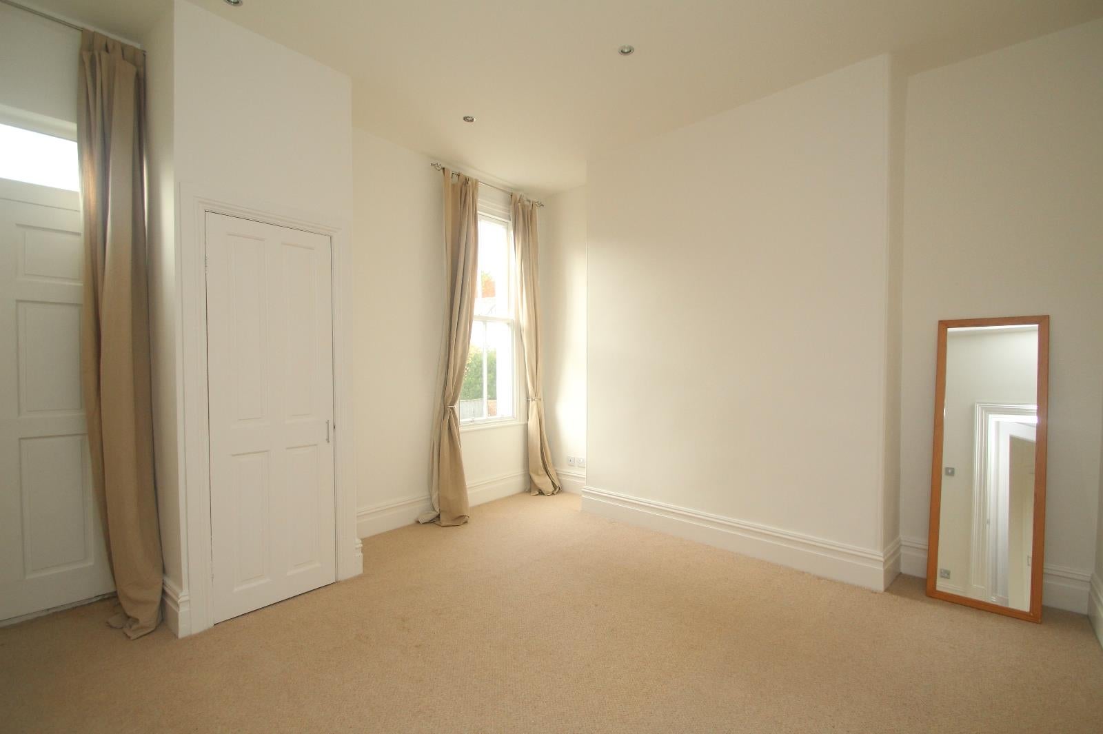 Flat Alderson Road in Harrogate
