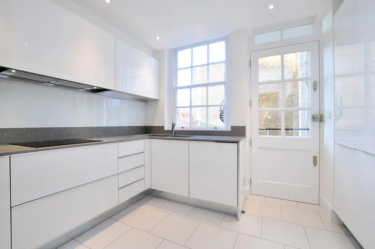 Flat Grosvenor Square in City of Westminster