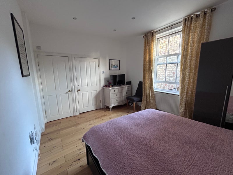 Room Lower Road in Greater London