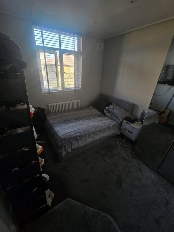 Flat Kingsland Road in Greater London