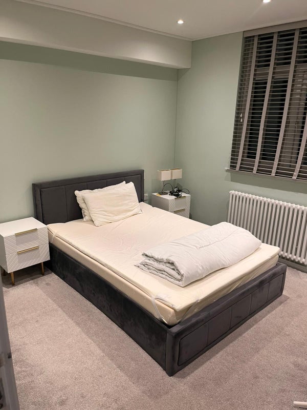 Room Kingsland Road in Greater London